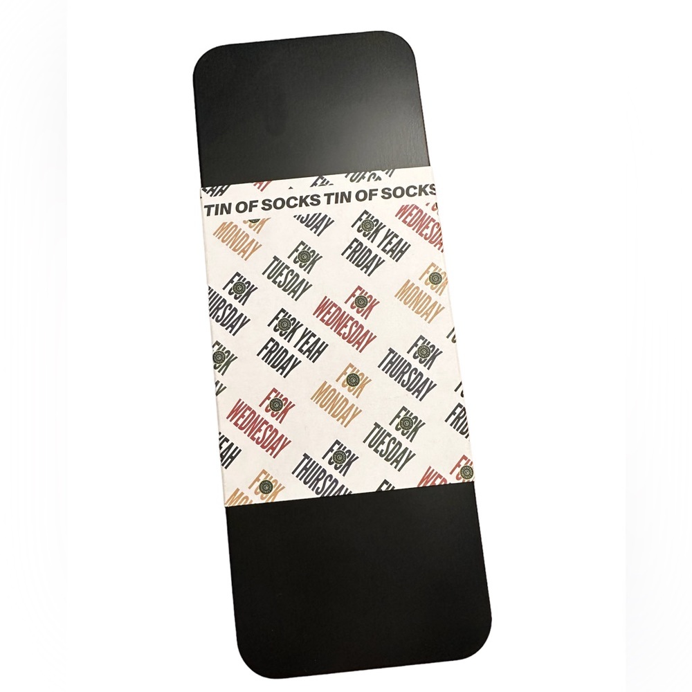 ❤️ NIB TYPO BRAND TIN OF SOCKS. ONE FOR EACH DAY OF YOUR WORK WEEK 😊